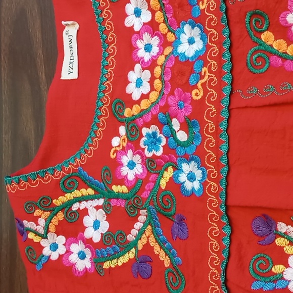 XZXDORWJ Red Blouse w Flower Embroidered Embellishments M - Picture 4 of 6